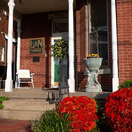 L&N Bed And Breakfast Ltd Henderson Buitenkant foto