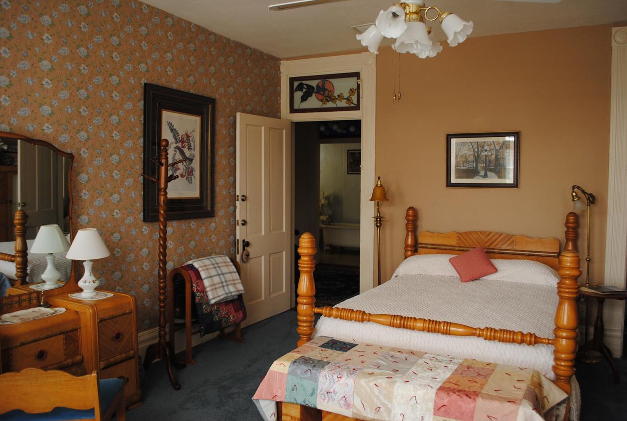 L&N Bed And Breakfast Ltd Henderson Buitenkant foto