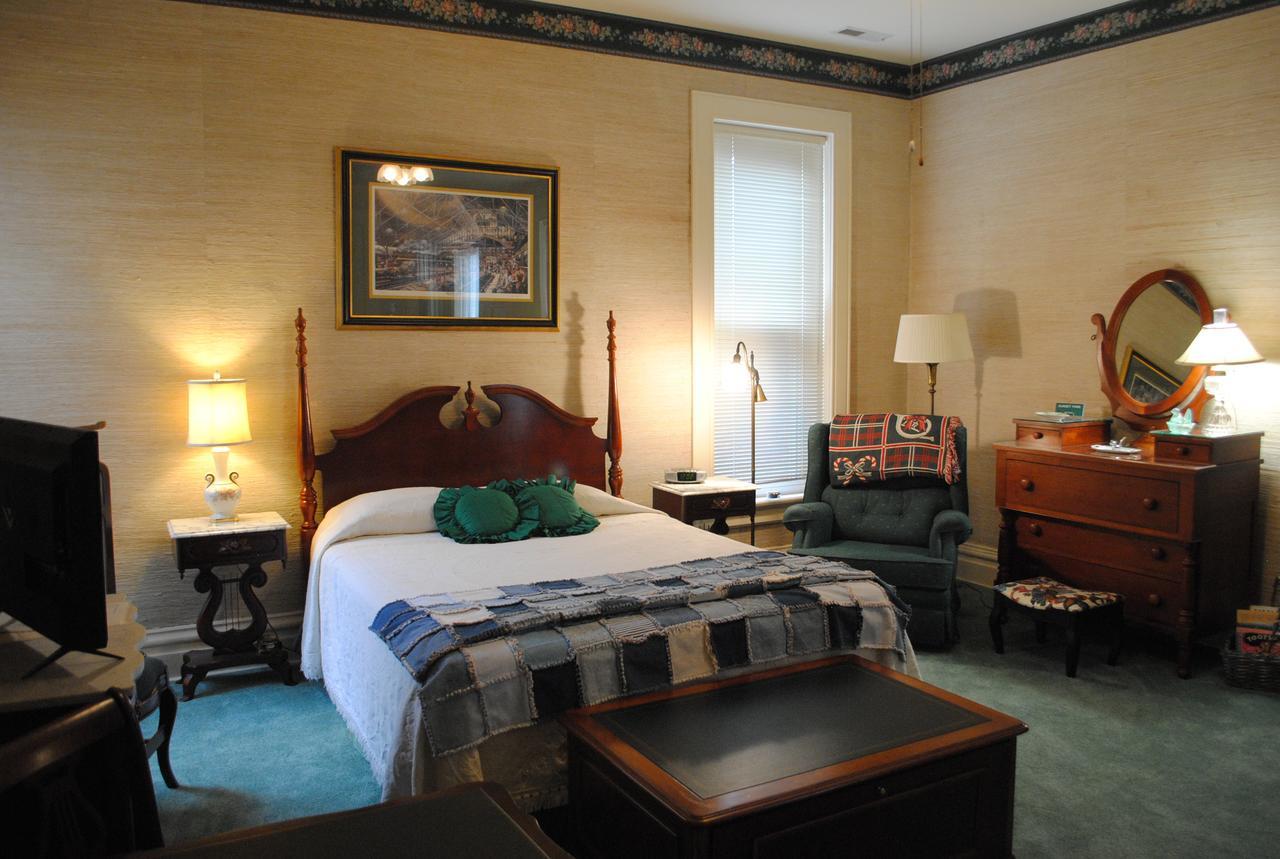 L&N Bed And Breakfast Ltd Henderson Buitenkant foto