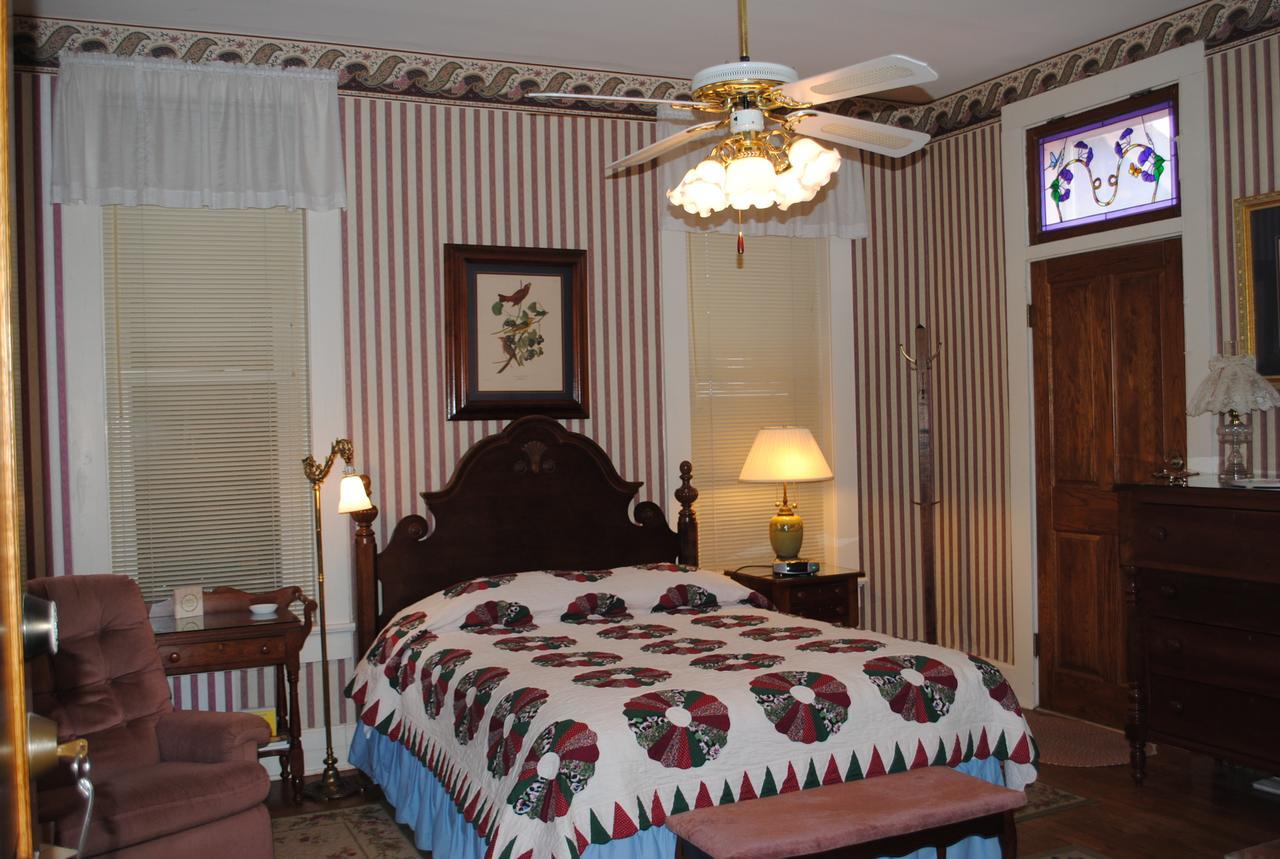 L&N Bed And Breakfast Ltd Henderson Buitenkant foto
