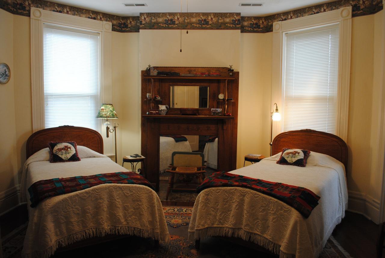 L&N Bed And Breakfast Ltd Henderson Buitenkant foto