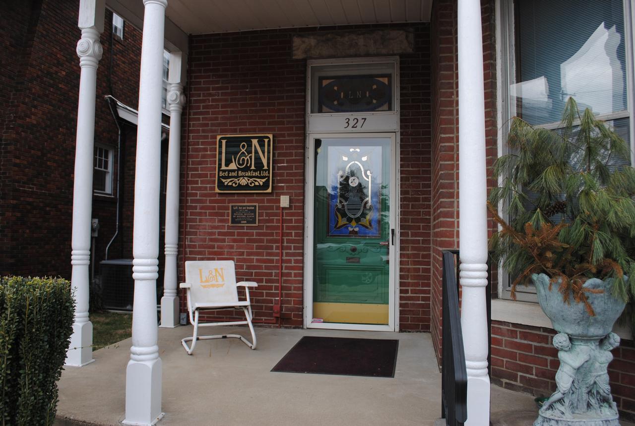 L&N Bed And Breakfast Ltd Henderson Buitenkant foto
