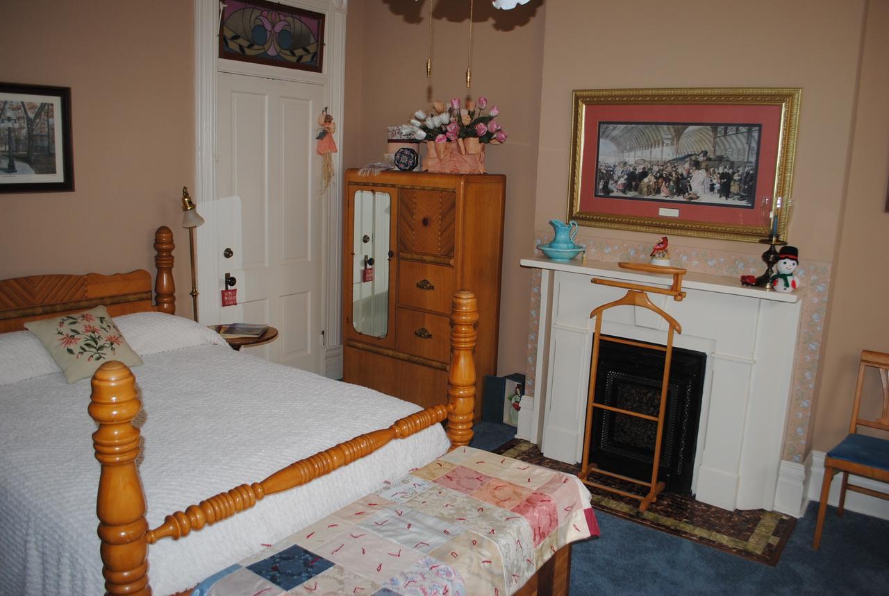 L&N Bed And Breakfast Ltd Henderson Buitenkant foto