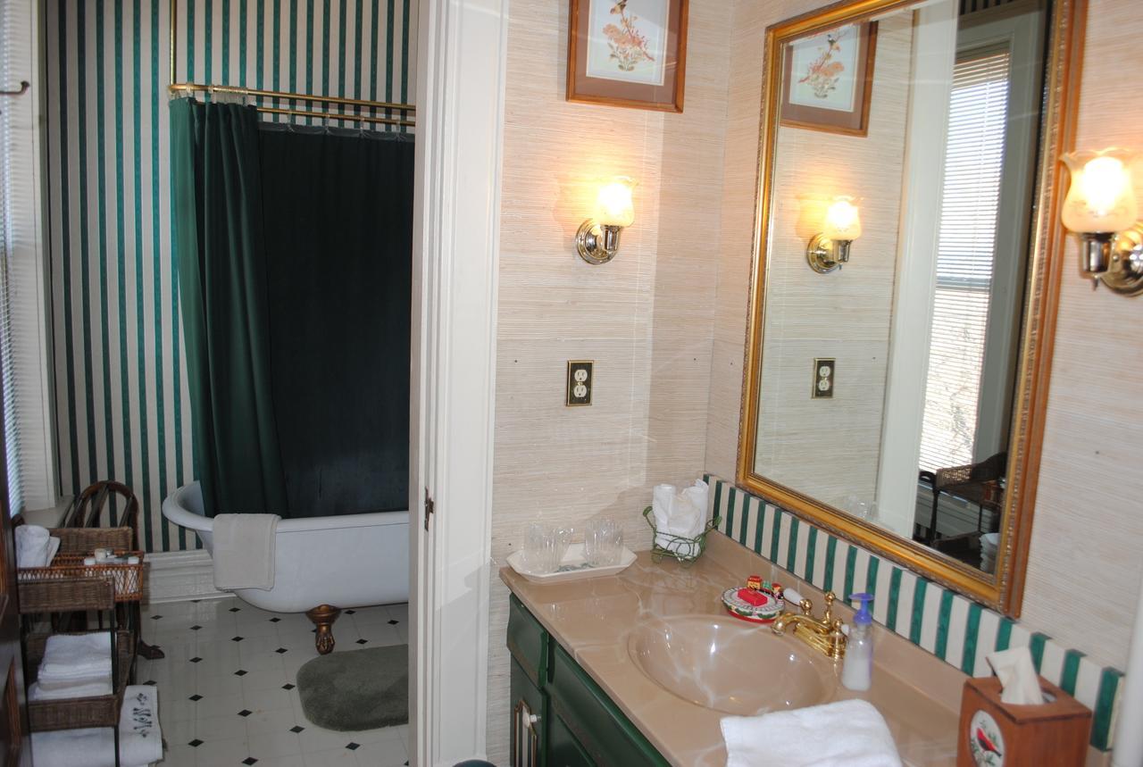 L&N Bed And Breakfast Ltd Henderson Buitenkant foto