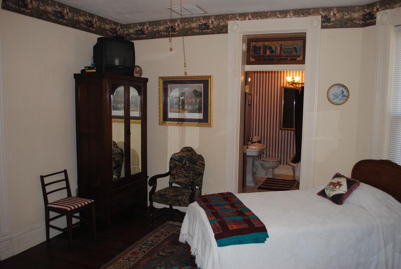 L&N Bed And Breakfast Ltd Henderson Buitenkant foto