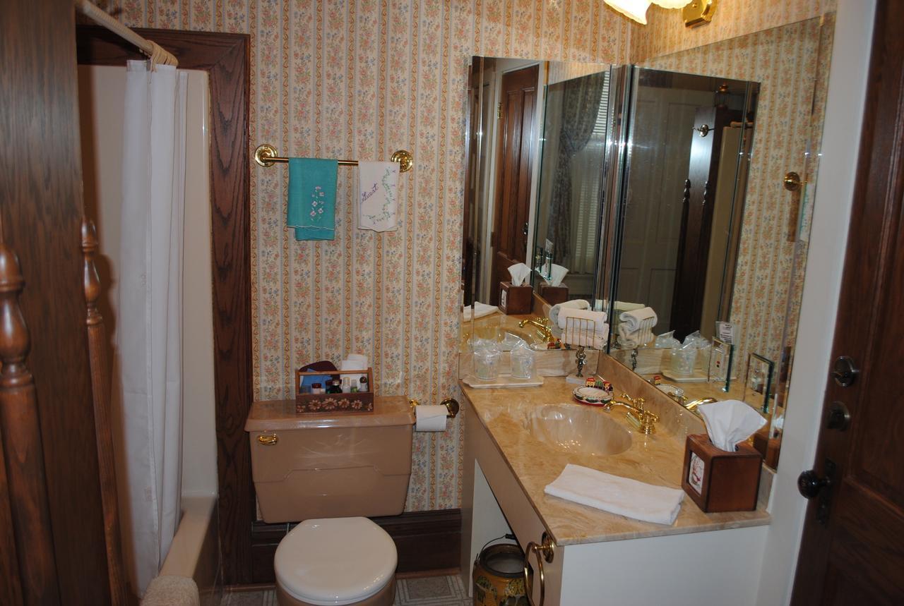 L&N Bed And Breakfast Ltd Henderson Buitenkant foto