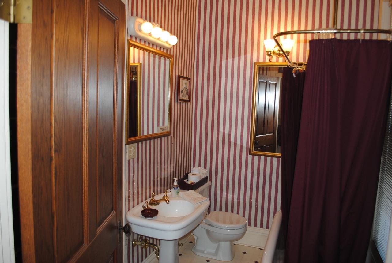 L&N Bed And Breakfast Ltd Henderson Buitenkant foto