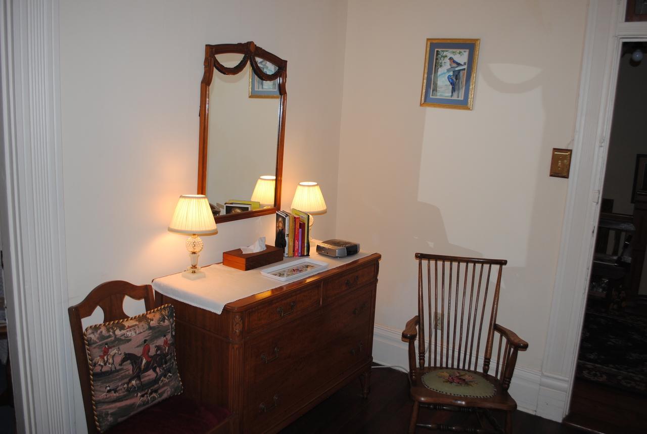 L&N Bed And Breakfast Ltd Henderson Buitenkant foto