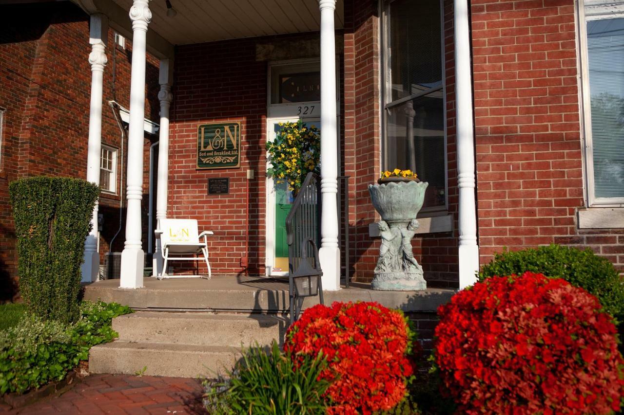 L&N Bed And Breakfast Ltd Henderson Buitenkant foto