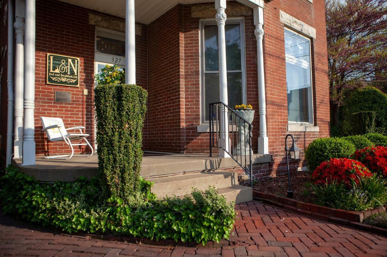 L&N Bed And Breakfast Ltd Henderson Buitenkant foto